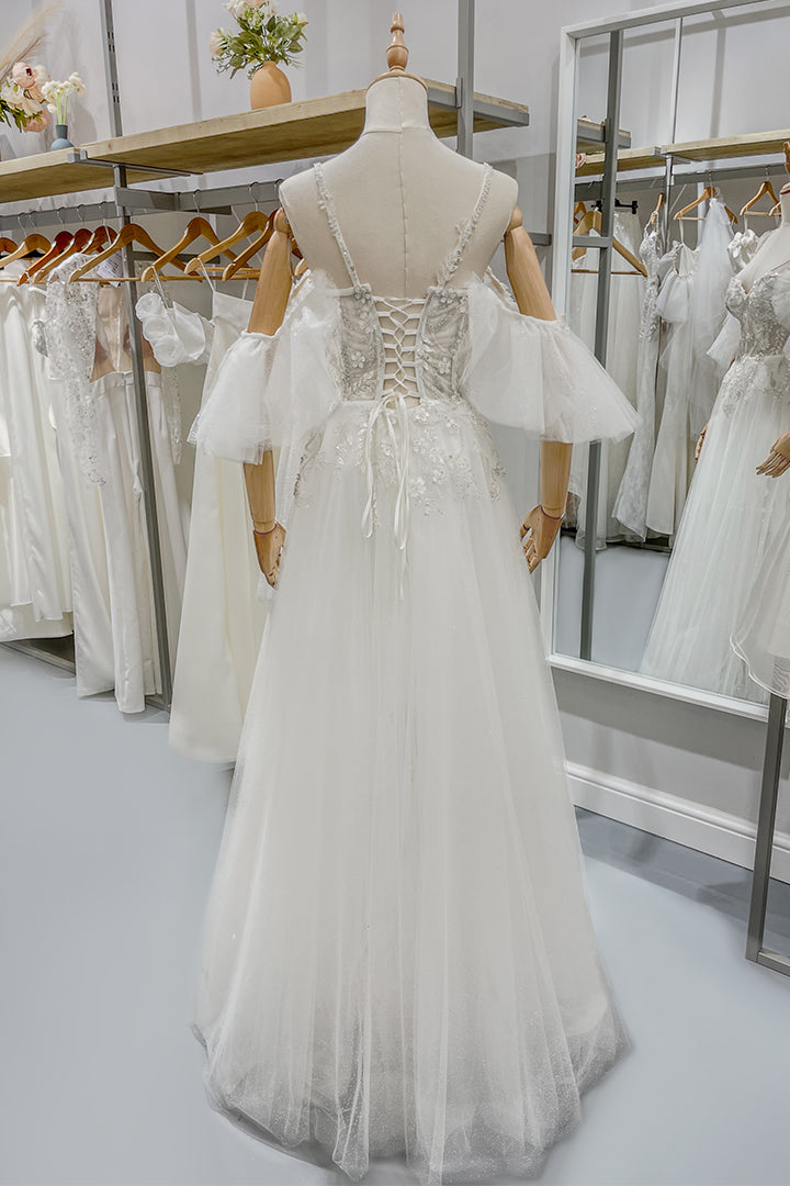 Бяла официална рокля, перфектният избор за принцеска булчинска рокля.