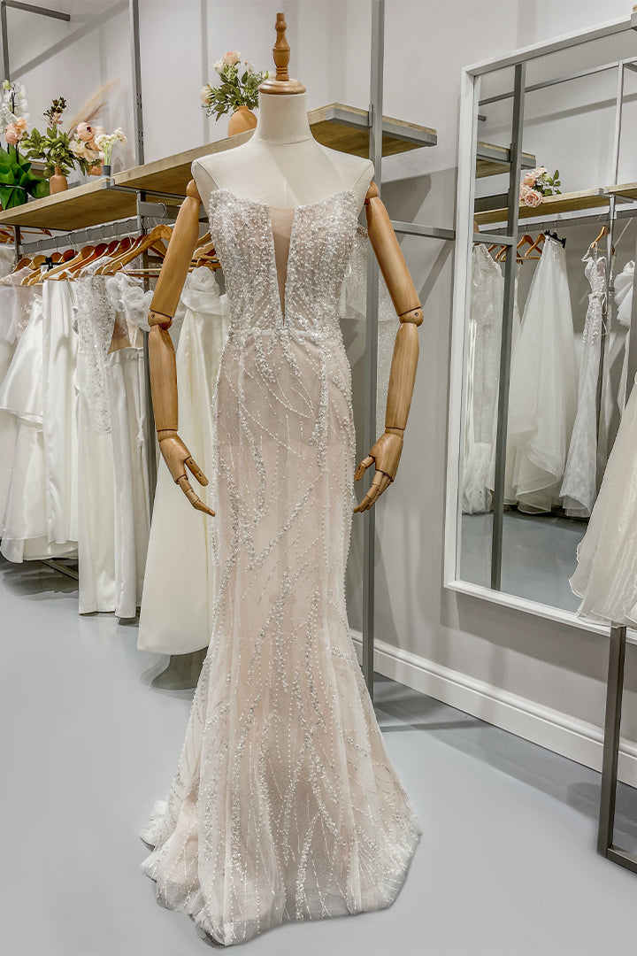 Идеалният избор за булчинска рокля или нестандартна официална рокля за събитие.