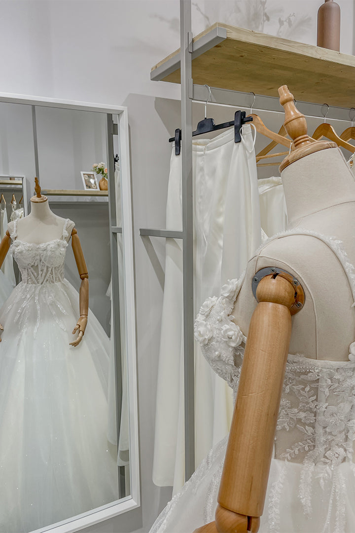 Всяка дама би се влюбила в тази официална рокля, мечтаната булчинска рокля.