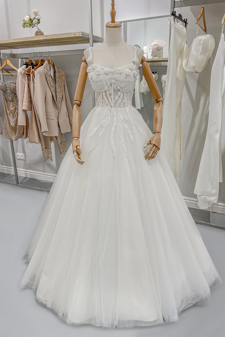 Мечтаната булчинска рокля, която е подходяща за важен повод като официална рокля.