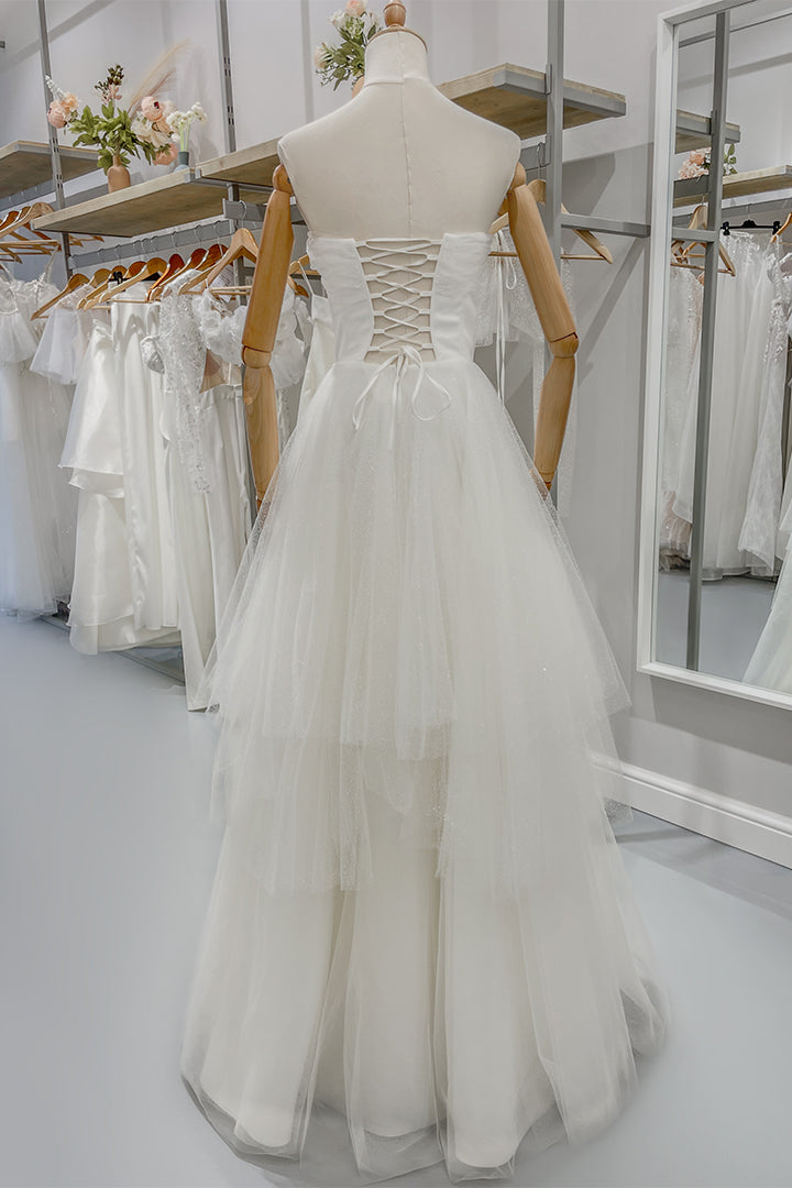 Принцеска булчинска рокля, за дами, които търсят различна официална рокля.