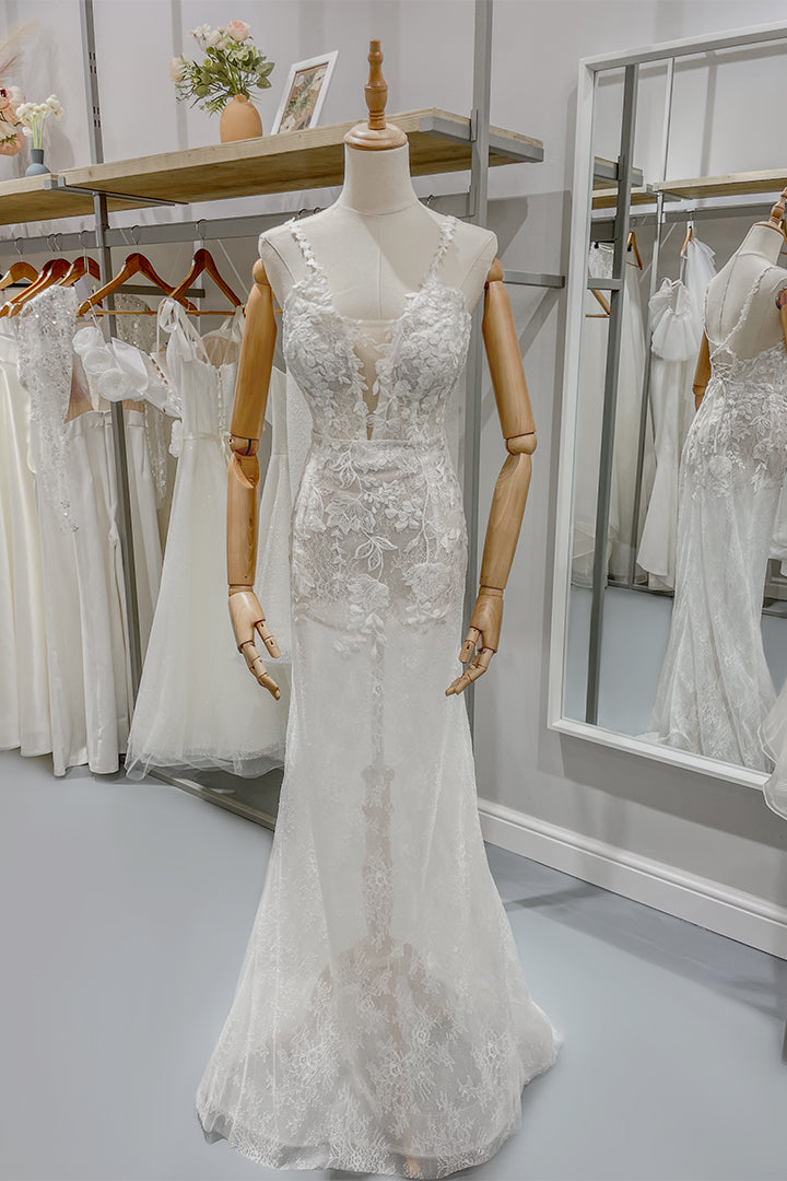 Официална рокля с дантела, перфектна за елегантна булчинска рокля.