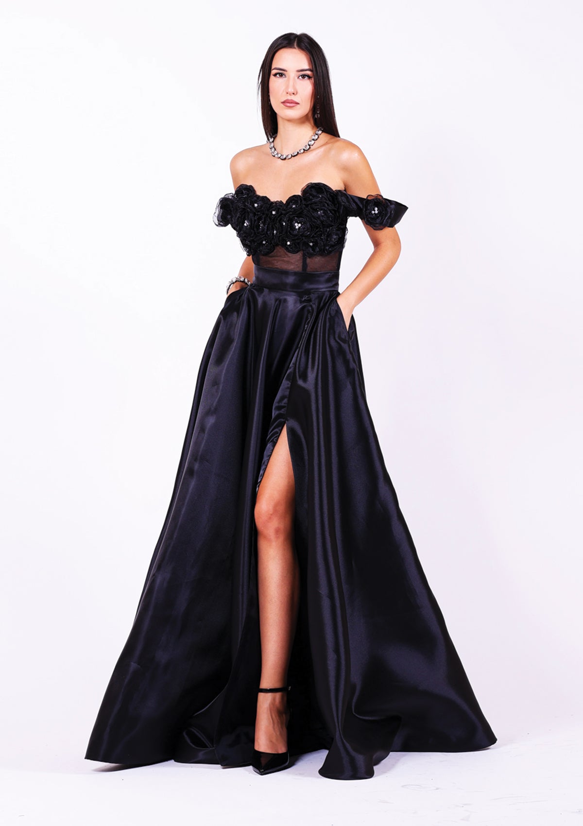 Абитуриентска рокля с флорален корсет, пресъздадена за официална рокля.