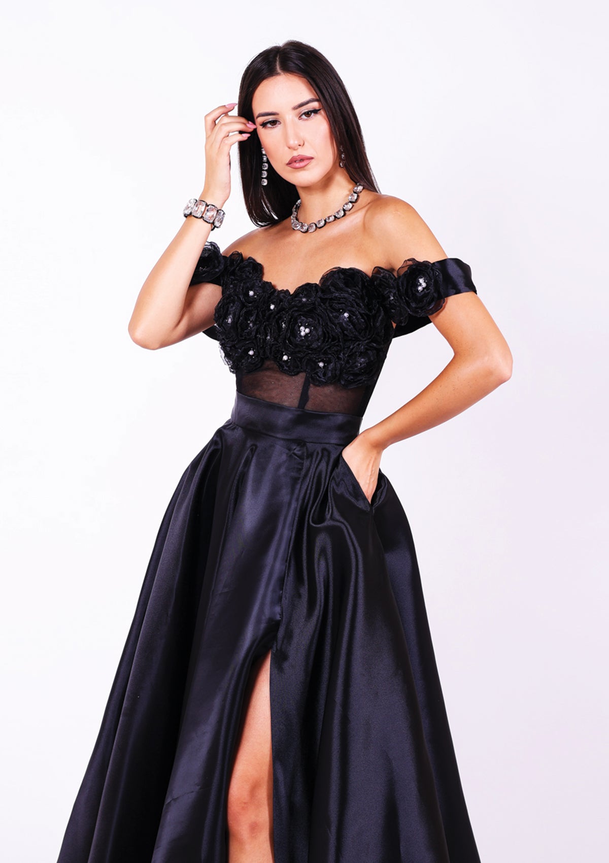 Феерична официална рокля, вдъхновена от абитуриентска рокля с 3Д цветя.