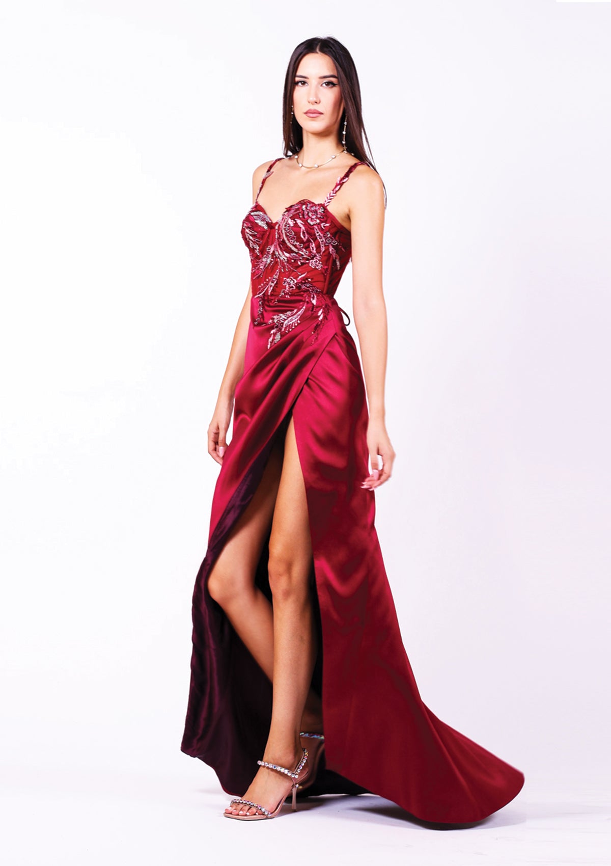 Красива абитуриентска рокля, идеална за официална рокля за повод.