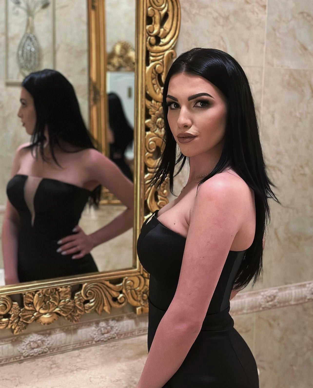 Velora Официална Рокля