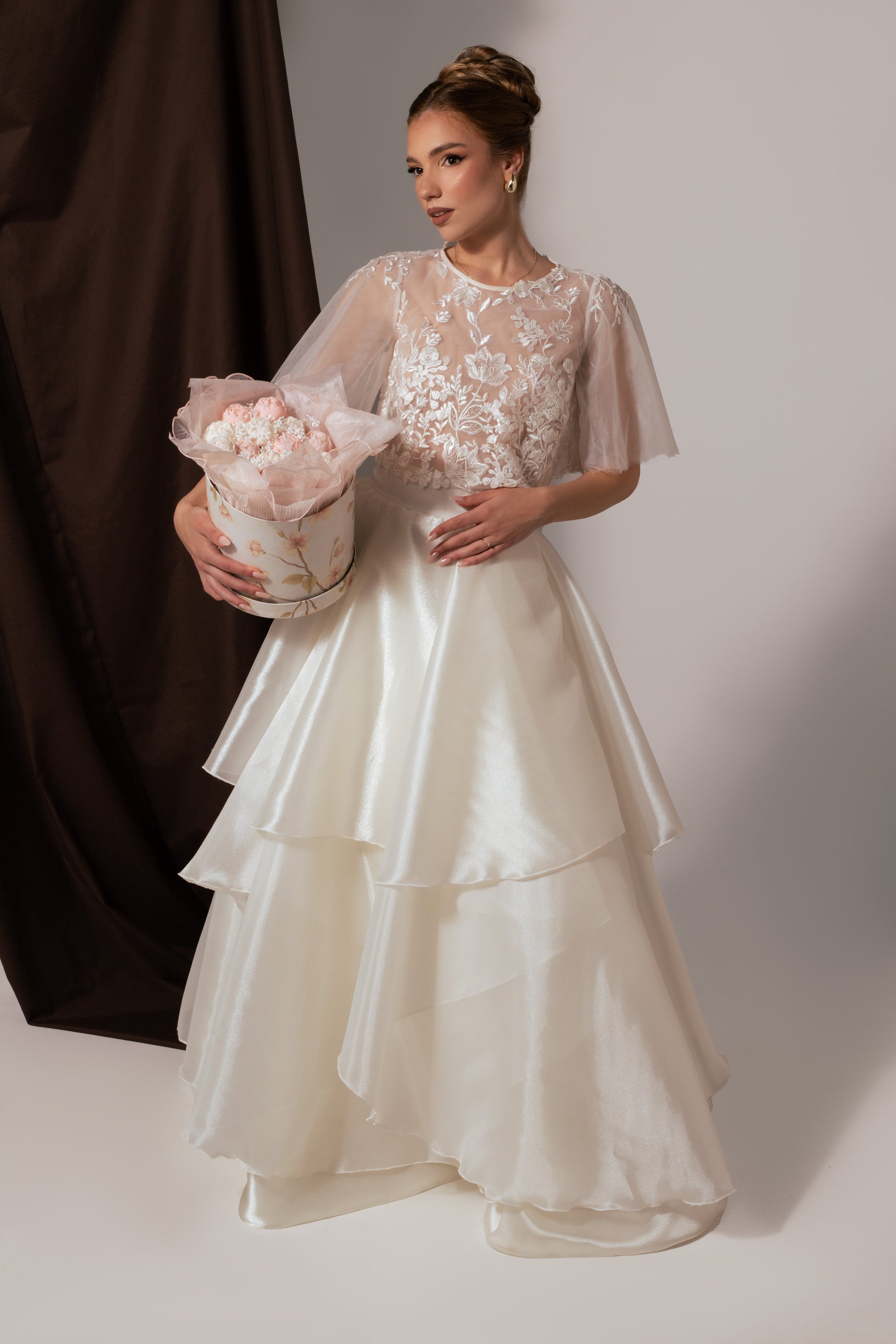 Официална рокля за важно събитие, идеален избор за булчинска рокля.