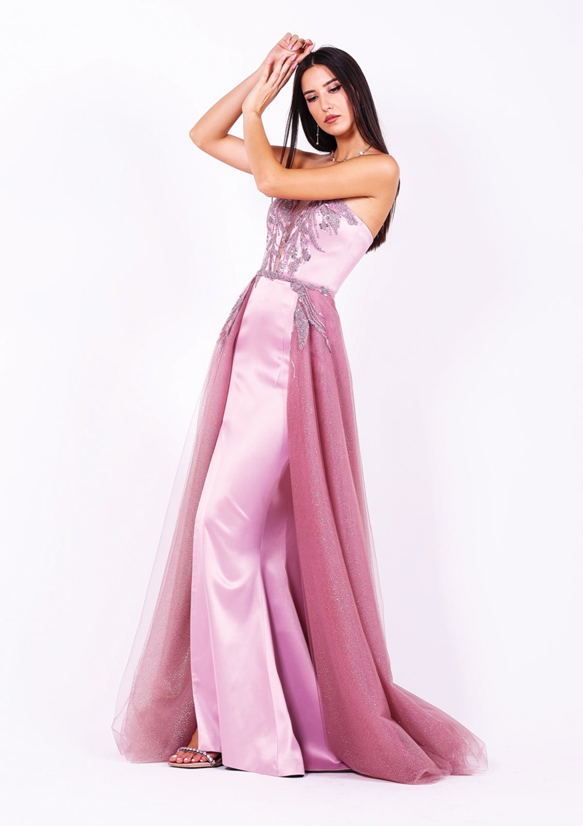 Абитуриентска рокля от две части, което я прави изключително удобна за официална рокля.