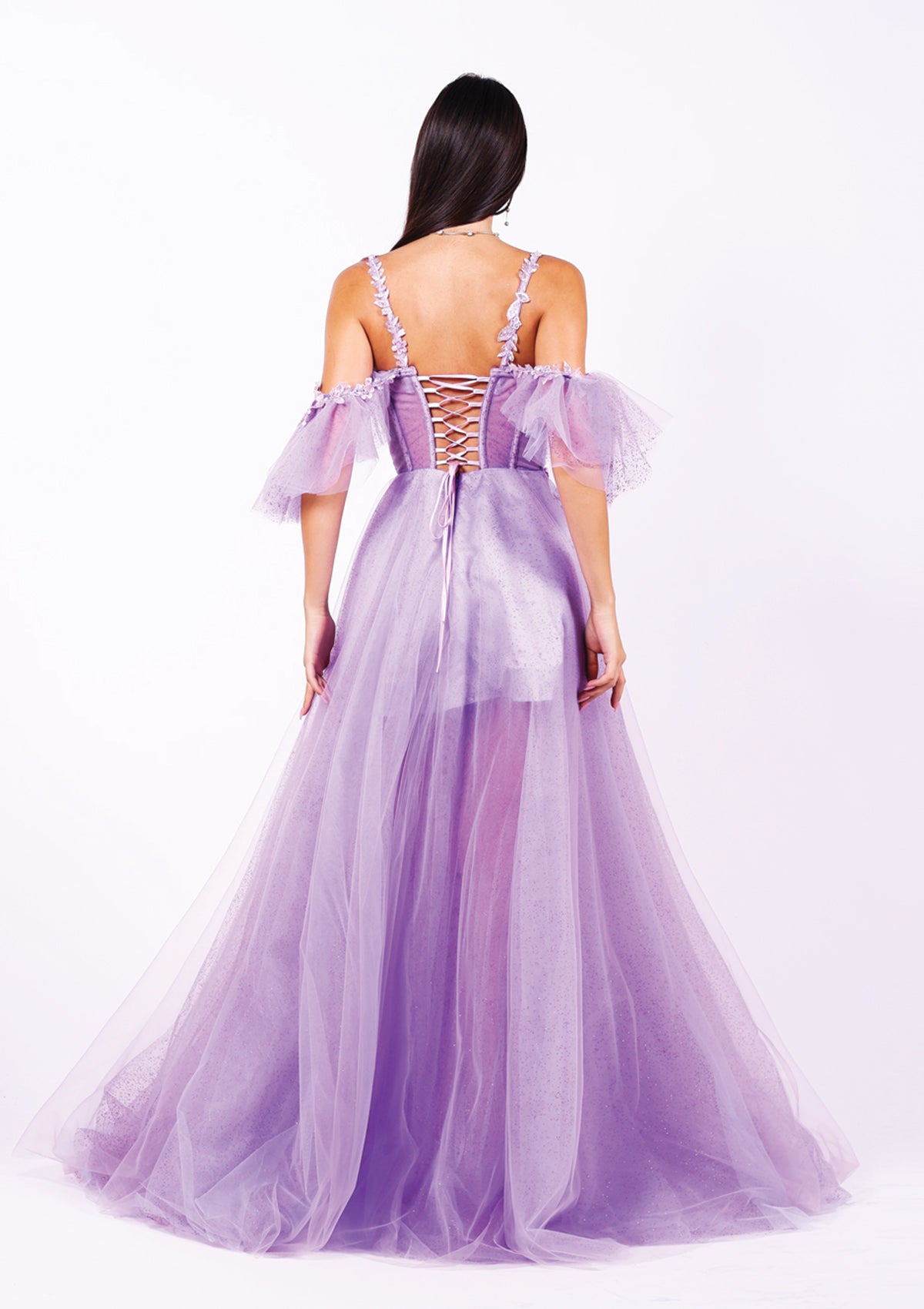 С многобройни тюлове, тази официална рокля е идеалният избор за фейска абитуриентска рокля.