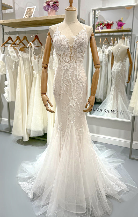 Бижу официална рокля. За дамата, която иска запомняща се улчинска рокля.