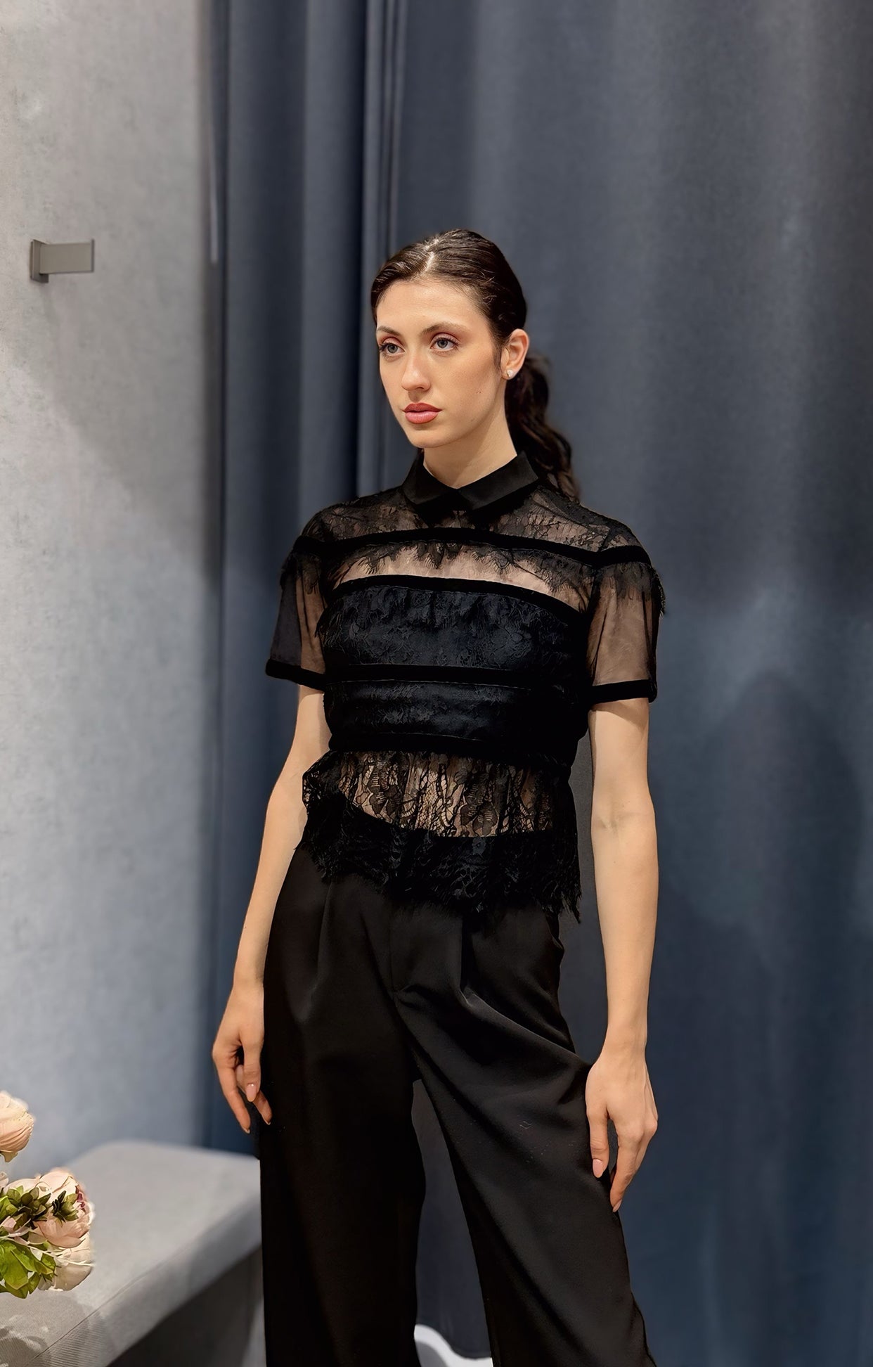 Черен топ, идеална част от официална рокля или абитуриентска рокля.