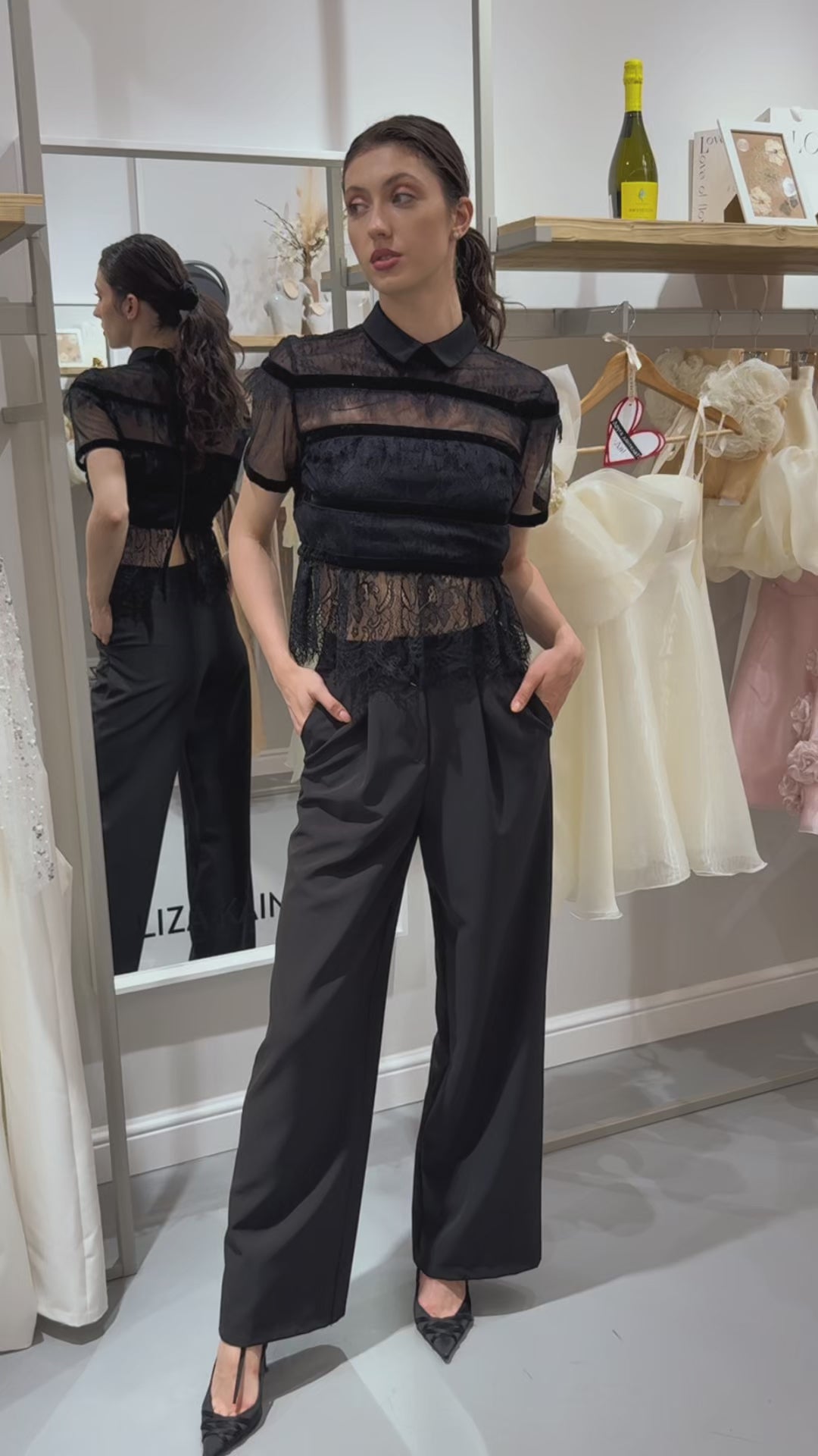 Дантелен топ, подходяща част или акцент за официална или абитуриентска рокля.