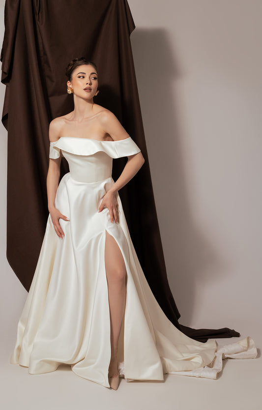 Елегантна официална рокля, идеална за модерна булчинска рокля.