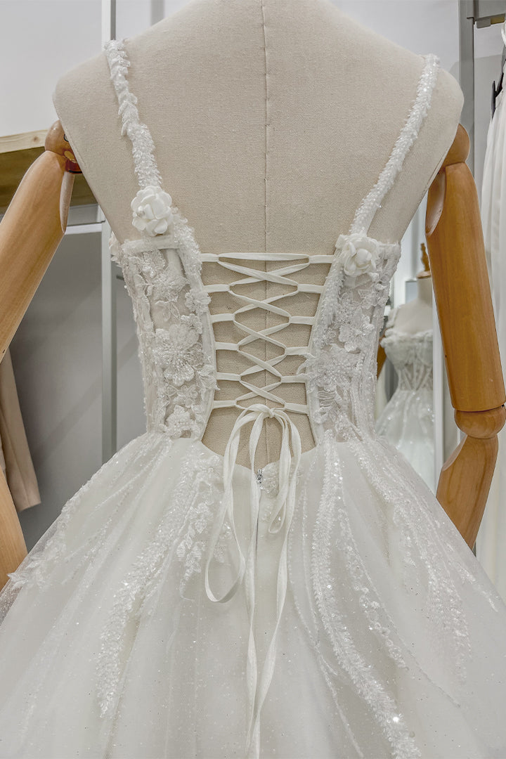 Дълга булчинска рокля Celestia LIZA KAIN София. Официална бяла рокля. Корсет с чашки и презрамки с прозрачна основа и регурируеми връзки на гърба.