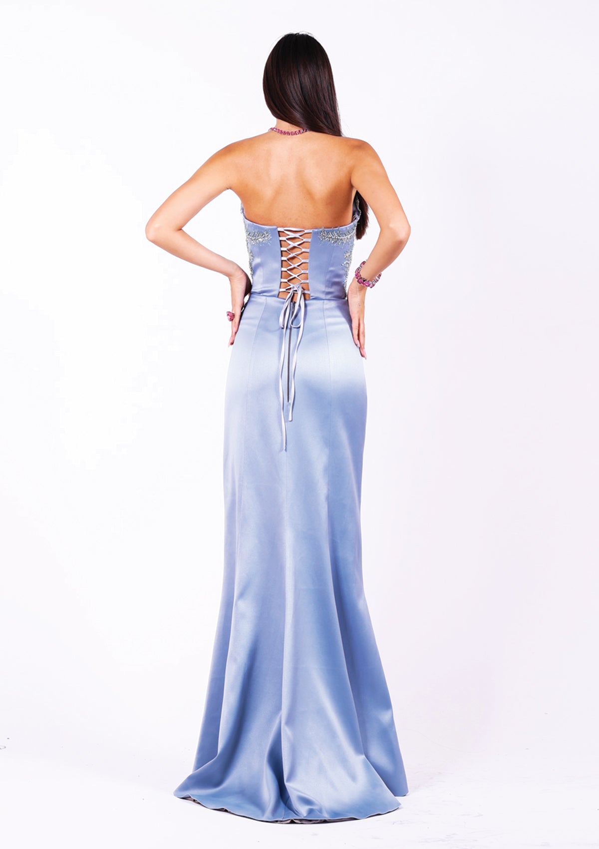 Дълга абитуриентска рокля Azurite LIZA KAIN София. Официална рокля от синьосив сатен. Корсет с връзки на гърба. Пола по тялото. Шлейф.