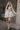 Изящно сърцевидно деколте на булчинската рокля Daisy Belle Epoque от LIZA KAIN bridal, което подчертава и оформя бюста. Горната част на силуета излъчва класическа елегантност и нежност.