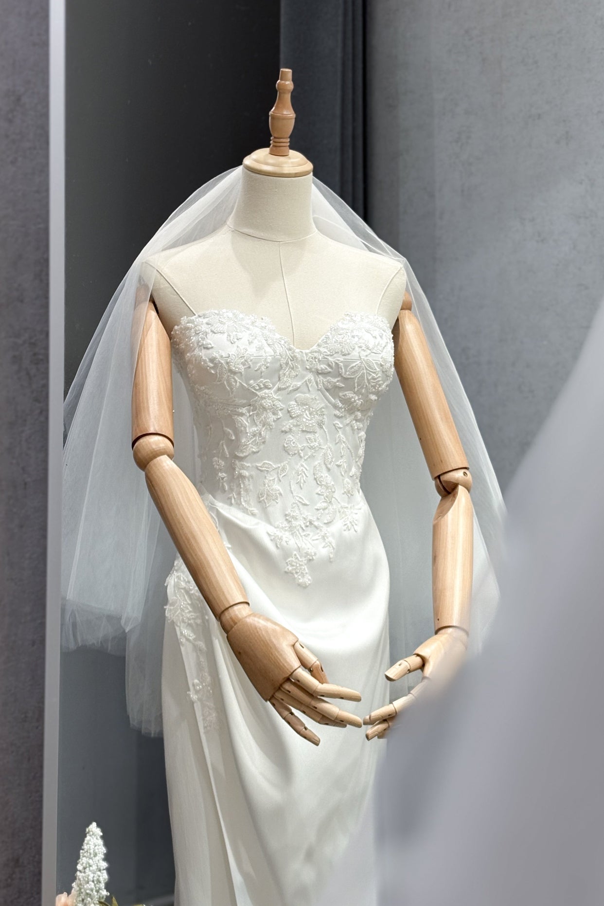 Лек, ефирен и изключително женствен- това е Lyanna Veil