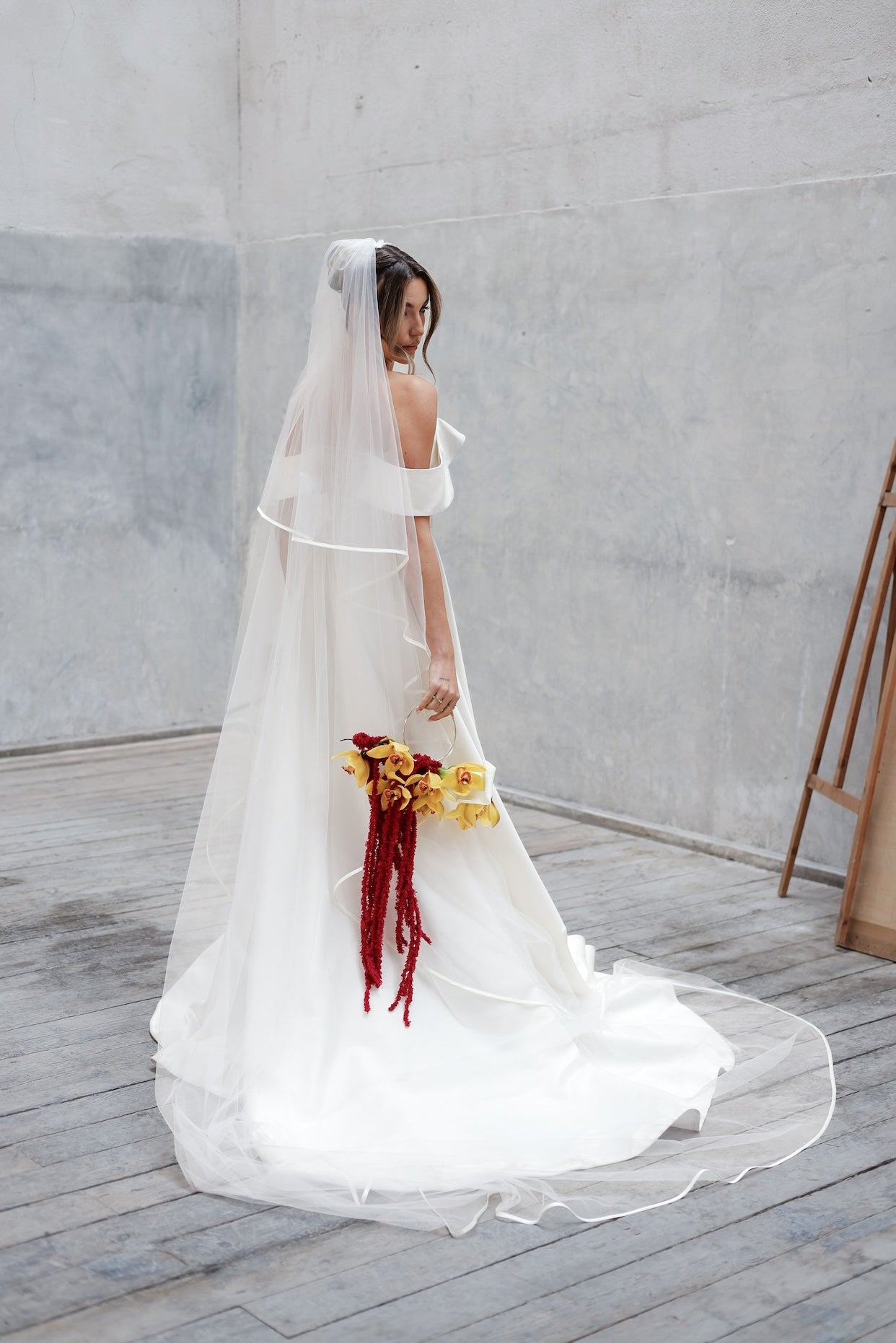 Изчистен , но ужасно  ефектен - това е Aurora Silk