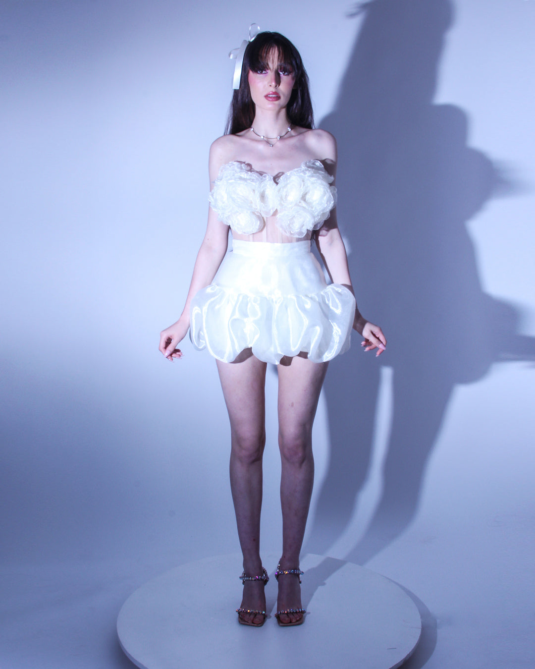 Кокетен официален корсет Adeliza с декорации и регулируема корсетна система.