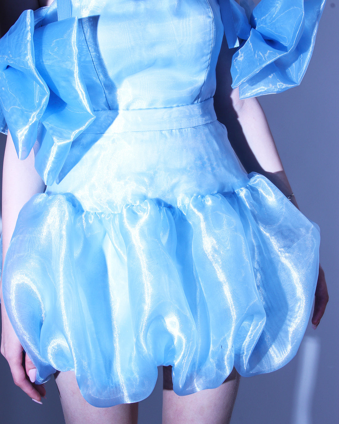 Къса пола Mirabel LIZA KAIN София. Официална пола от синя органза. Пола тип балон. 